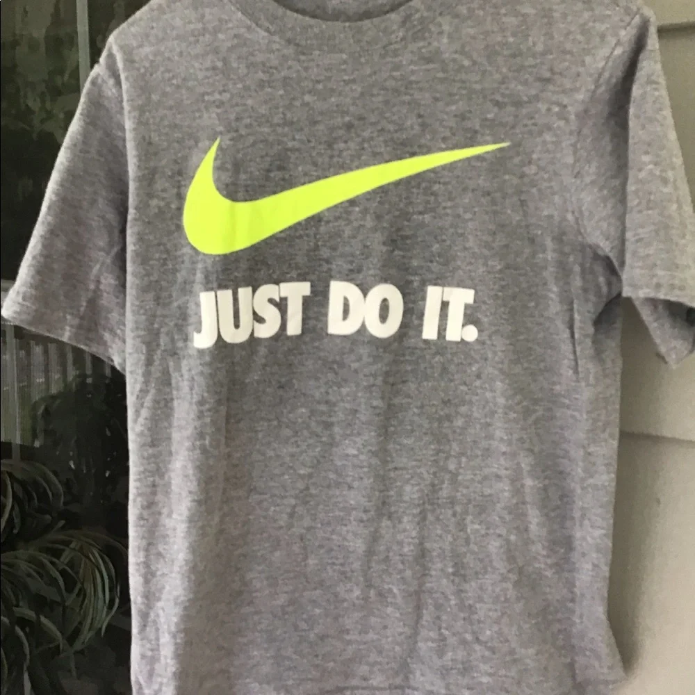 Shirt lot 3 Nike, Minecraft ,Reebok boys sz 8 -m-s  all 3 are 16” chest 21” long - Picture 7 of 15